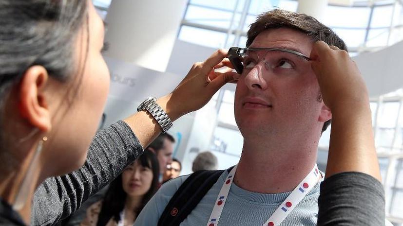 Очки Google Glass будут фиксировать и запоминать каждый взгляд пользователя