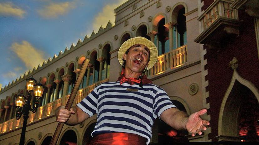 Венецианским гондольерам запретят петь серенады