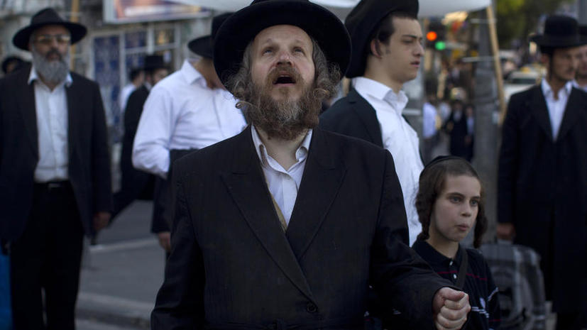 Израильские ортодоксальные евреи требуют от правительства выдать противогазы с отверстием для бороды