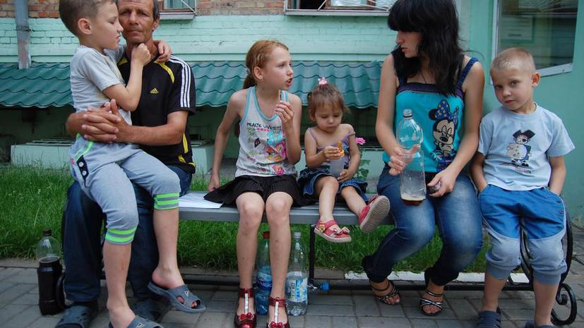 Опрос: Россияне охотно готовы принять украинских беженцев