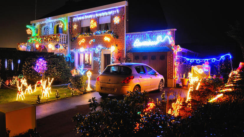 В Великобритании полиция заставила домовладельцев отключить рождественскую подсветку после жалоб соседей