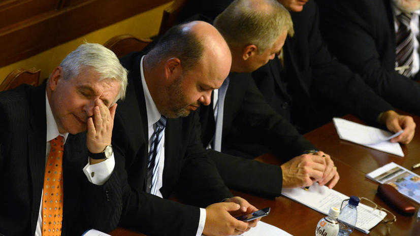 Чешский премьер уходит в отставку в результате вотума недоверия