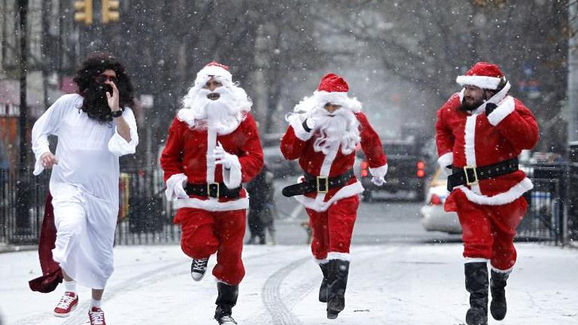 Жители Нью-Йорка боятся выходить на улицы из-за пьяных Санта-Клаусов