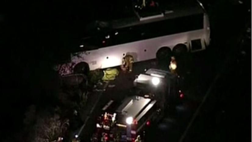 В Калифорнии перевернулся автобус с туристами: есть жертвы