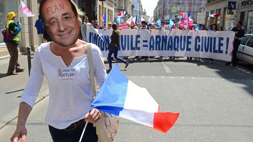 Во Франции прошли акции против политики Франсуа Олланда, избранного на пост президента год назад