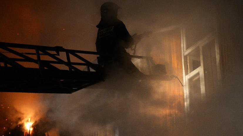 На горящем складе на западе Москвы произошёл взрыв