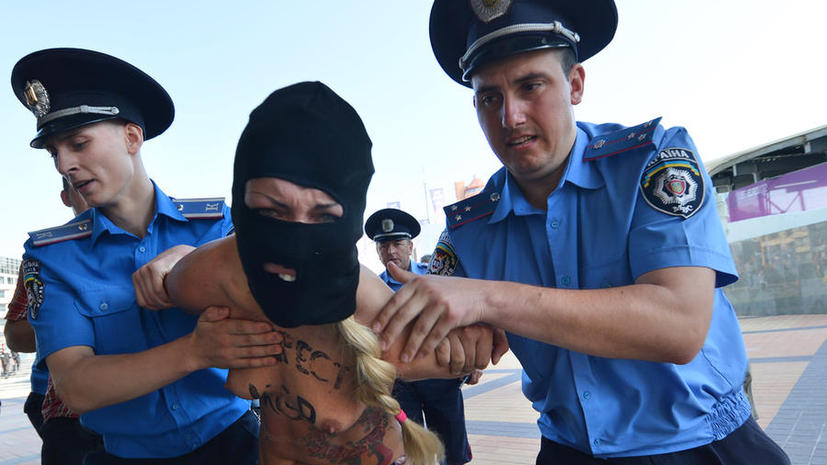 Активистки FEMEN планировали надругаться над крестом Андрея Первозванного в Киеве в день Крещения Руси