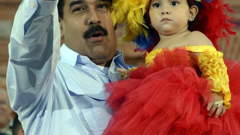 Мадуро рассказал, что часто ночует возле могилы Чавеса
