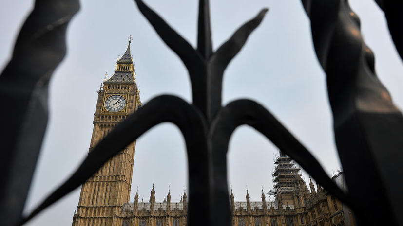 Британские парламентарии зарабатывают миллионы фунтов на стороне