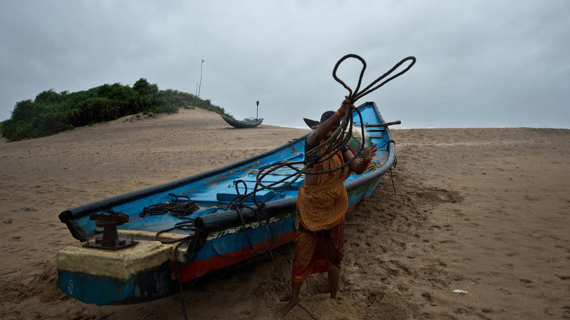 Индийские рыбаки пропадают без вести из-за урагана «Файлин»