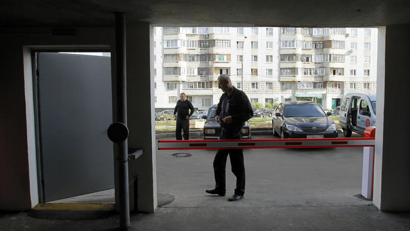 Москвичам разрешат защищать свои дворы от автомобилей чужаков
