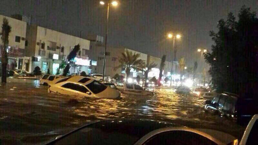 Столица Саудовской Аравии затоплена из-за проливных дождей