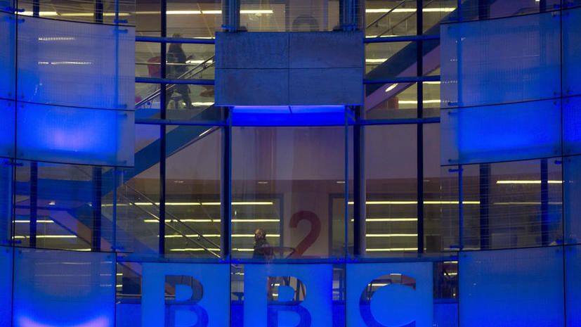 Журналист: Компания BBC редактирует свои материалы, защищая союзников Великобритании