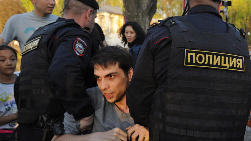 Два участника акции «ОккупайГорький» просидят в полиции до утра