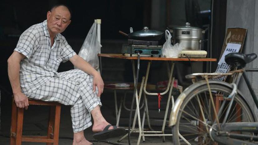 Китайцев обязали навещать пожилых родителей