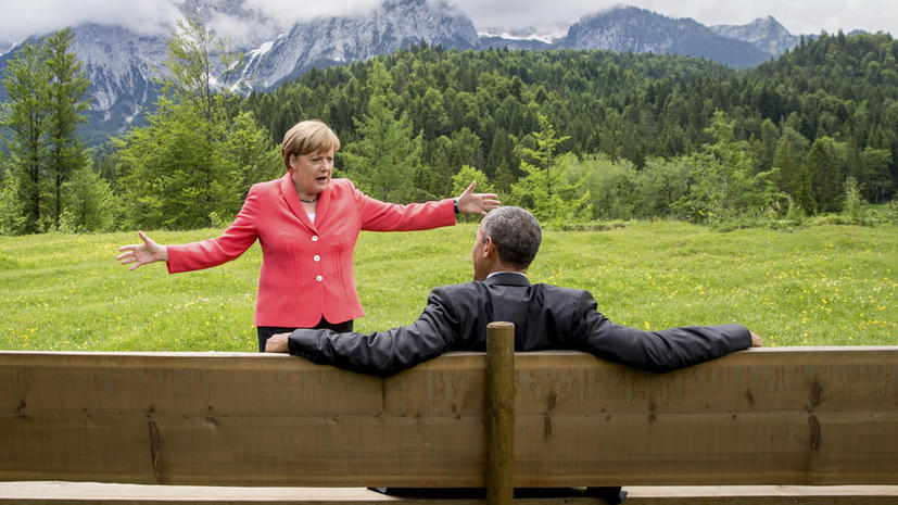 Разводящая руками Ангела Меркель и сидящий на лавочке Обама породили волну творчества в соцсетях