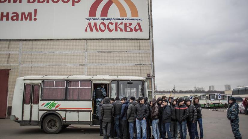 Трудовых мигрантов могут обязать указывать работу как цель визита в Россию