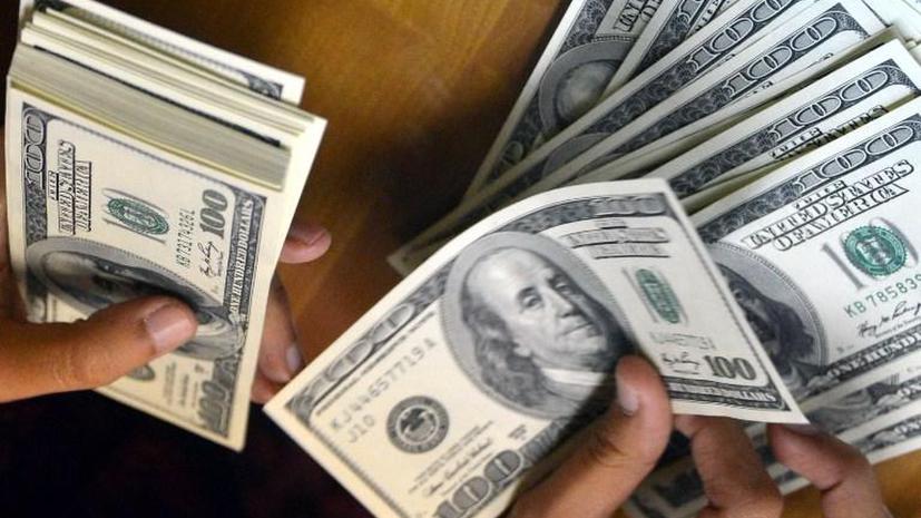 Доллар дешевеет из-за бюджетного кризиса США