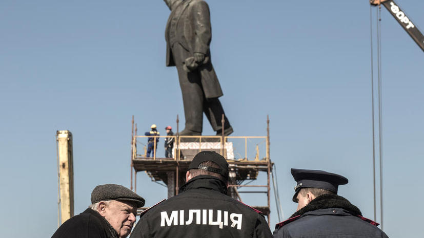 Битва за вождя: сторонники и противники сноса памятника Ленину сцепились под Одессой