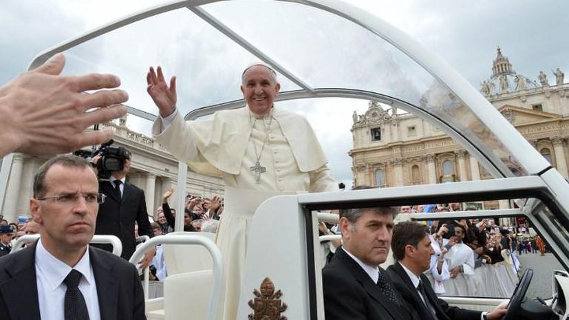 Папа Римский окончательно отказался от бронированного автомобиля