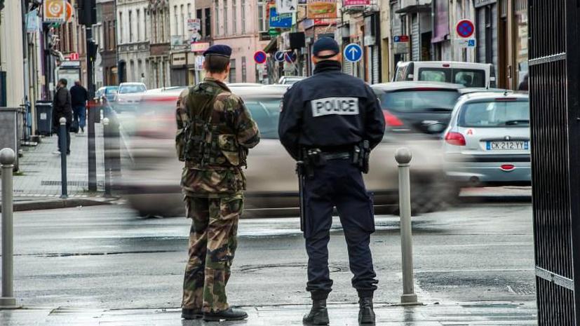 СМИ: Четверо выходцев из РФ и гражданин Австрии подозреваются в подготовке теракта во Франции
