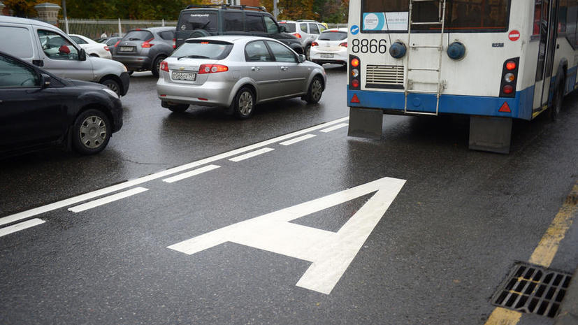 Крайние правые полосы столичных дорог могут сделать парковками