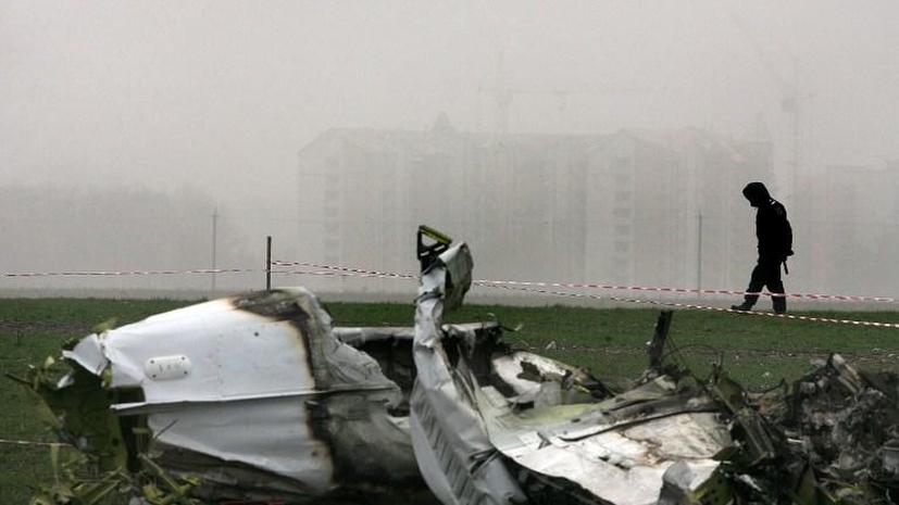 Двухместный самолёт упал на аэроклуб в Чехии