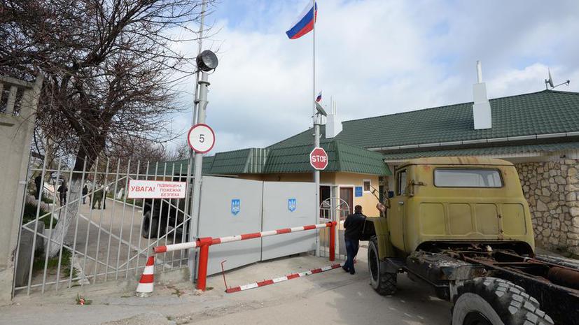 Все воинские подразделения в Крыму подняли флаги Российской Федерации