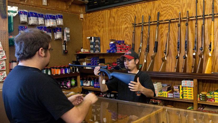 Продавец оружия из Аризоны запретил сторонникам Обамы приближаться к своему магазину