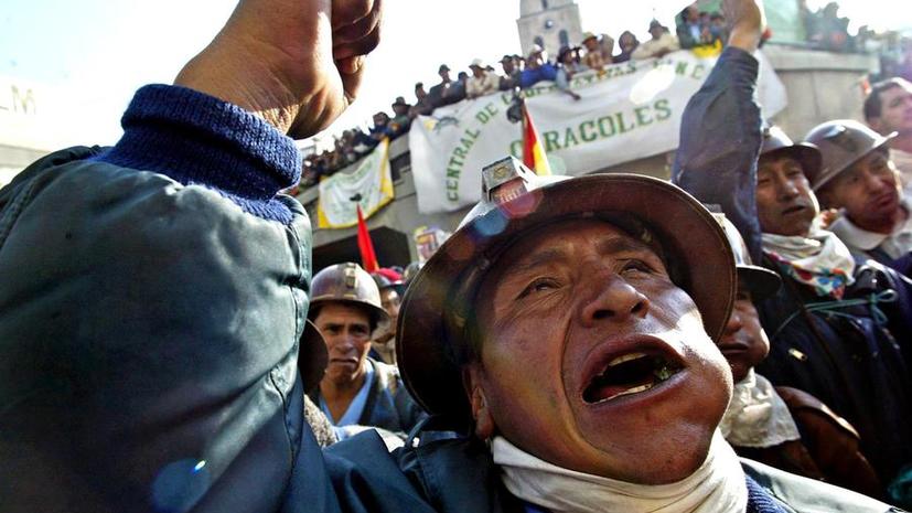 В Боливии владельцы нелегальных плантаций коки напали на полицейских