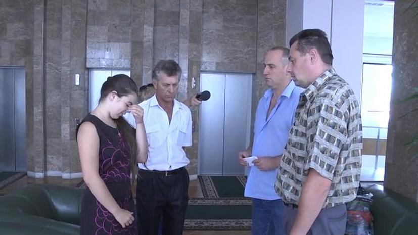 Депутаты Новороссии взяли под опеку девочку, семья которой погибла в результате обстрелов силовиков