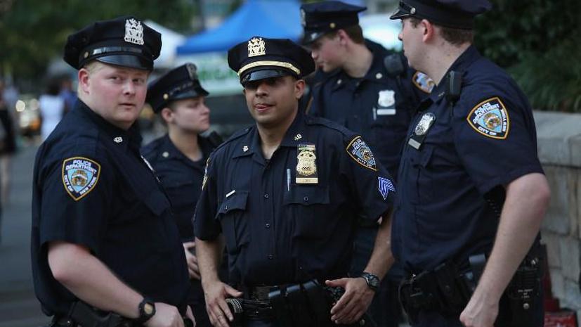 Полиция Нью-Йорка проводит уличные обыски по расовому признаку