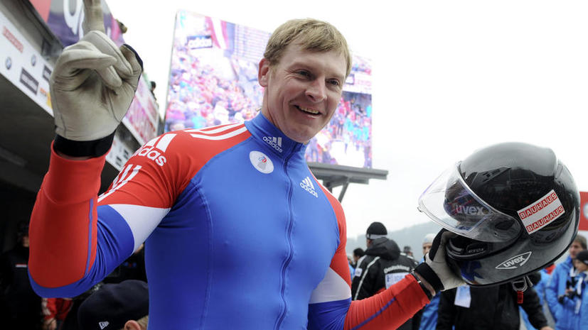 Знаменосцем сборной России на церемонии открытия Олимпиады в Сочи стал бобслеист Александр Зубков