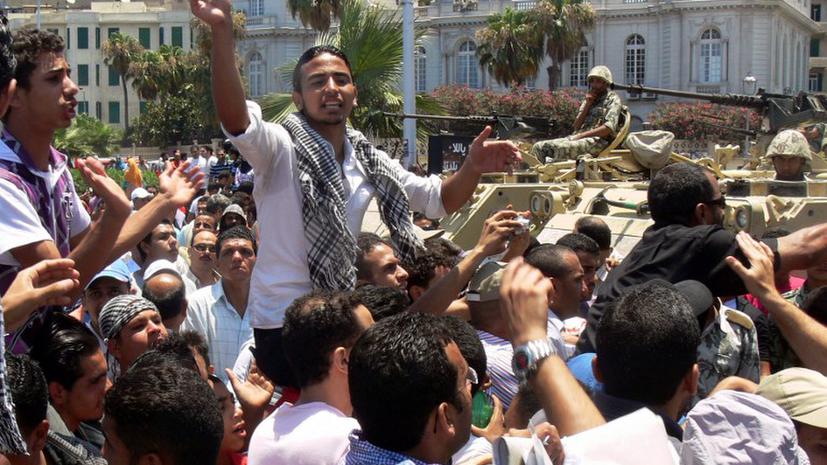 В Египте толпа демонстрантов выступила против судейского произвола