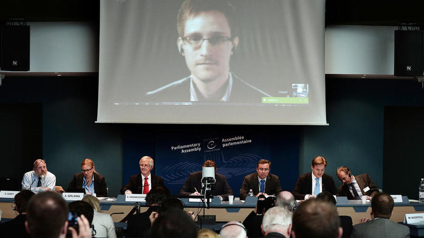 Опрос: Эдвард Сноуден научил пользователей соцсетей скрывать свои политические пристрастия