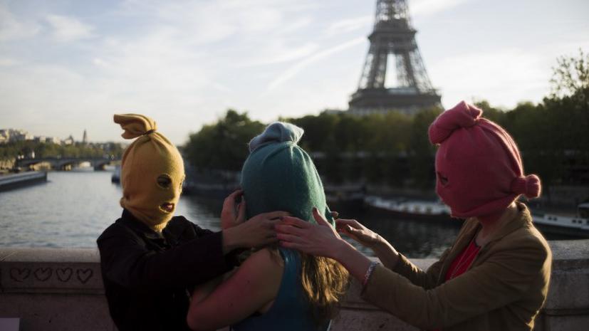 Pussy Riot могут сделать почетными гражданами Парижа в отместку России