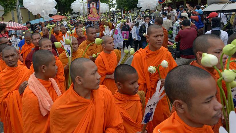 Кража праха Будды в Камбодже спровоцировала выступления монахов против правительства