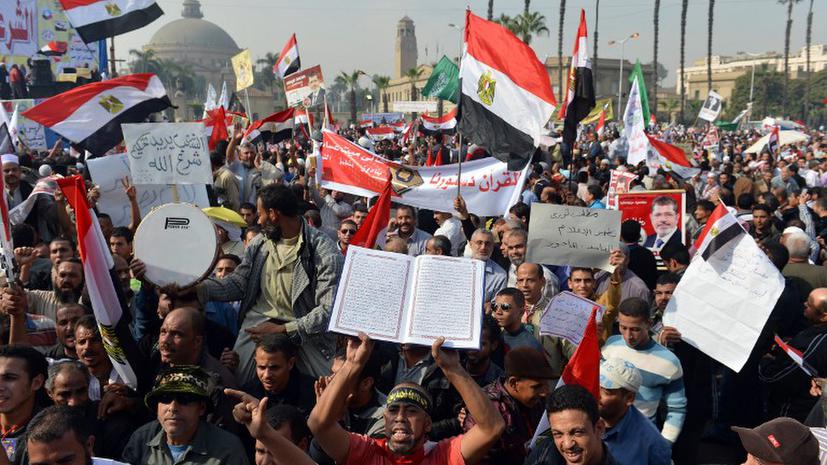 На улицы Каира вышли тысячи сторонников президента Мурси