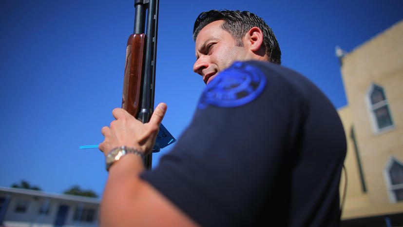 Национальная стрелковая ассоциация США призывает ввести вооруженную охрану в школах