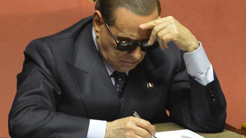 Сильвио Берлускони пообещал свергнуть правительство, если его заставят уйти из политики