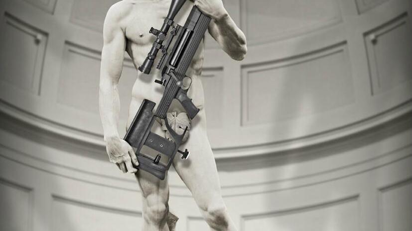 Италия возмутилась, обнаружив скульптуру Давида в американской рекламе оружия