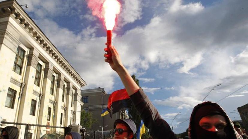 Эксперты: Действия радикалов у посольства РФ в Киеве – подготовленная акция, санкционированная властями