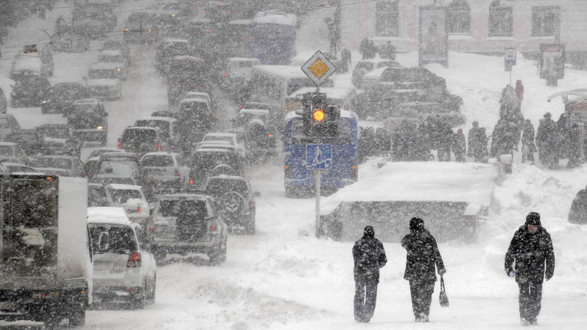 На Москву обрушился морозный ливень, машины стоят в огромных пробках