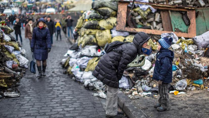 Власти Киева сегодня начнут разбор баррикад в центре города