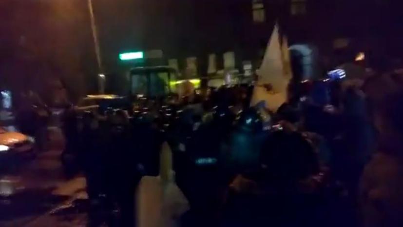 В Киеве милиция разогнала акцию «Финансового майдана» с помощью дубинок и бульдозера