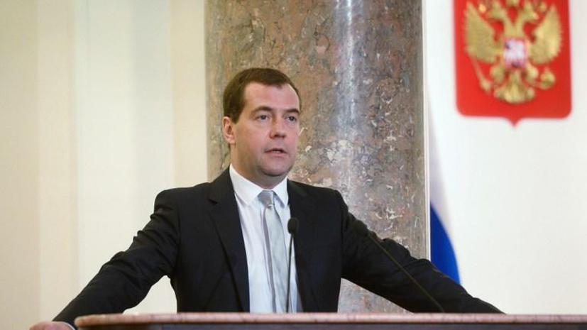Дмитрий Медведев: США и Европа должны хоть чем-то помочь Украине
