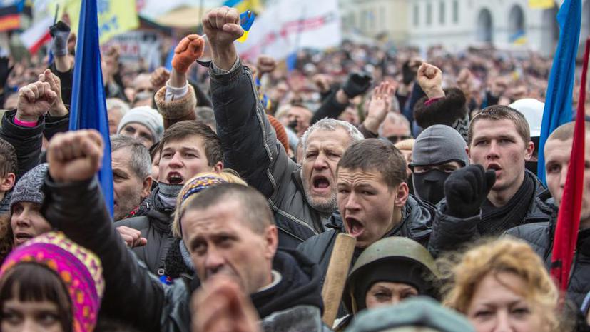 Недалеко от здания Верховной рады в центре Киева произошли столкновения протестующих с силовиками