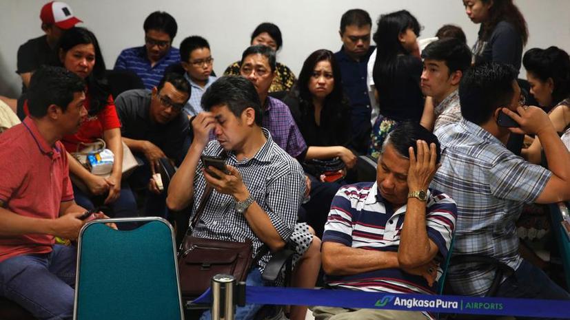СМИ: Один из пассажиров пропавшего рейса QZ8501 перед вылетом попрощался с другом «навсегда»