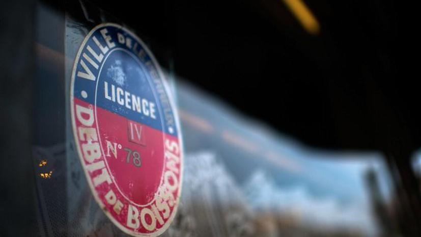 Четыре человека задержаны во Франции за нападение на гей-бар