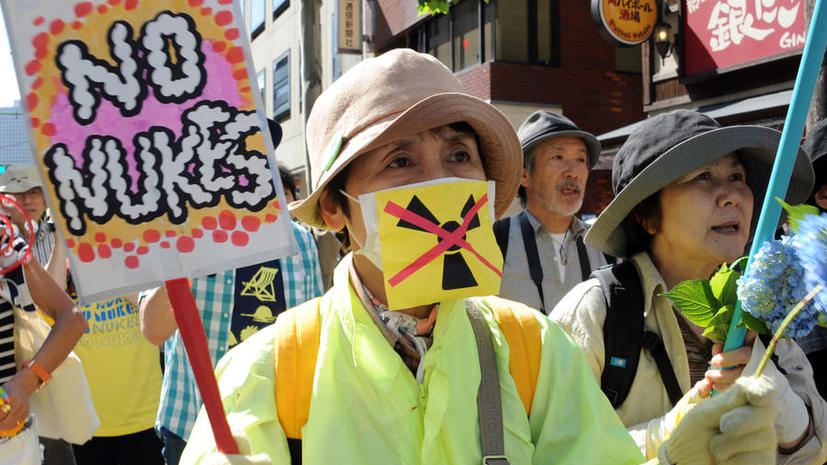 В Токио десятки тысяч людей вышли на митинг против атомных станций